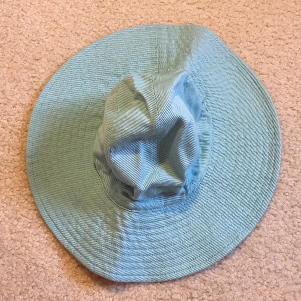 NWT Gap baby brimmed hat size 6-12 months